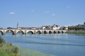 Fototapeta na wymiar Le pont sur la Saône à Macon en France