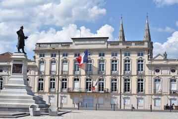 Fototapeta premium Façade de l'hotel de ville de la ville de Macon en France