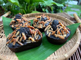 Dark chocolate banana almond cup cake that no sugar, no butter and no flour