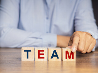 Teamwork rises to target and achieves a successful business