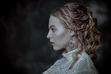 feminine victorian hairstyle
