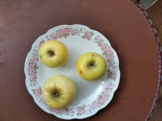 Three apples on the saucer