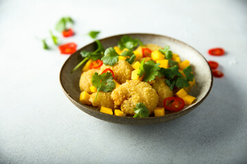 Deep fried shrimps with mango salsa