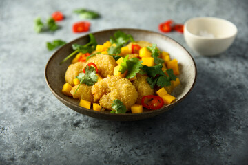 Deep fried shrimps with mango salsa