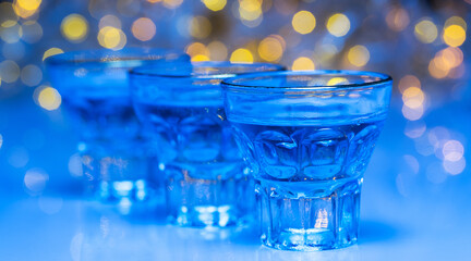 Adults go in nightclubs to drink alcohol and have fun