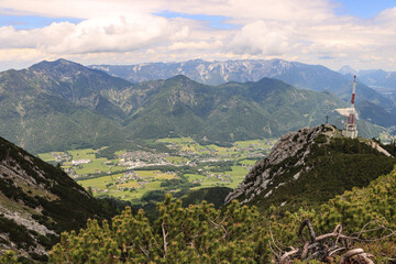 Wildromantische Salzkammergut Bergwelt; Blick vom Elferkogel über die Katrin und das Ischler Tal...