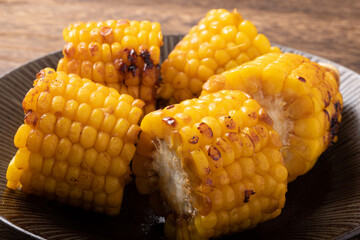 焼きとうもろこし