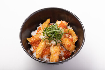 鮭ハラス丼　(イクラ・大根おろし・青しそ・すりごま)