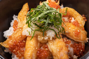 鮭ハラス丼　(イクラ・大根おろし・青しそ・すりごま)