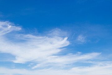 Naklejka premium Clear blue color sky with white cloud background