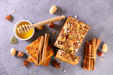 ginger bread with honey and spice