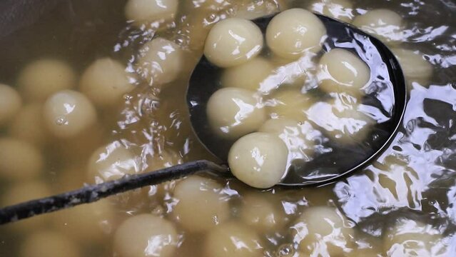 Sweet Rosogolla is A Bangladeshi Traditional food