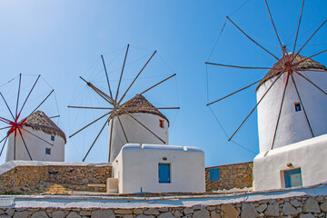 Alte Windmühlen Kato Mili    Die malerische  Hauptstadt Chora bekannt als Mykonos-Stadt auf der beliebten Kykladeninsel Mykonos, Griechenland