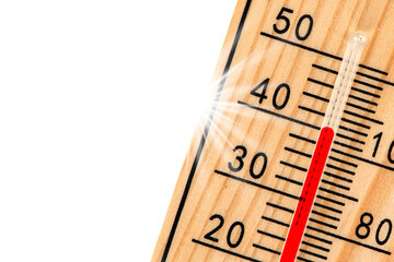 Thermometer zeigt große Hitze und hohe Temperatur