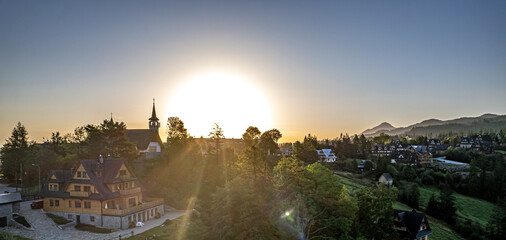 Kościół w górach, panorama Tatr w Polsce z lotu ptaka