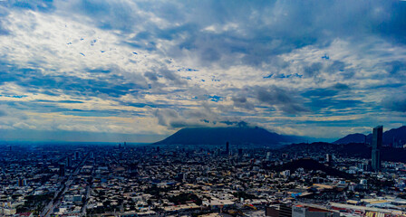 Cielo y cerro de la Silla