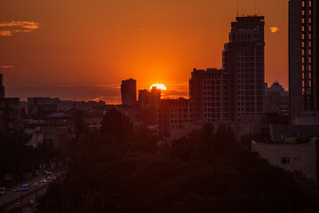 Fototapeta na wymiar Sunset in the city, sunset cityscape