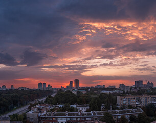 Naklejka premium sunset over the city