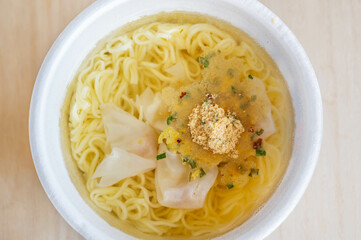ワンタン入りカップ麺作り
