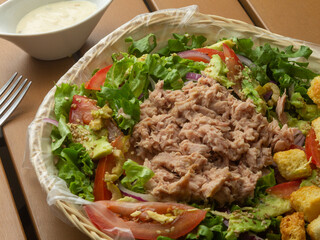 salad with tuna