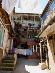Laundry day in typical courtyard of heritage building in Sololaki district, Tbilisi, Georgia. - obrazy, fototapety, plakaty