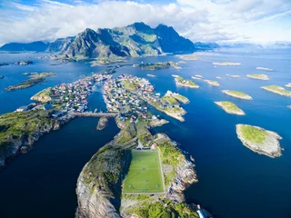 Poster Im Rahmen Henningsvaer - fishing village in Lofoten, Norway famous for its beautifully located football pitch © Mariusz Świtulski