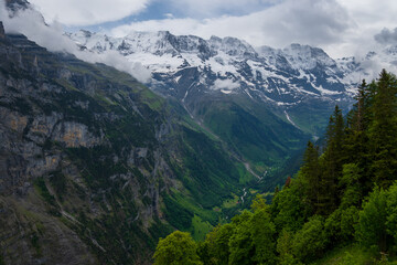 Fototapeta na wymiar view of the spectacular Lauterbrunnen valley from Murren, Switzerland.
