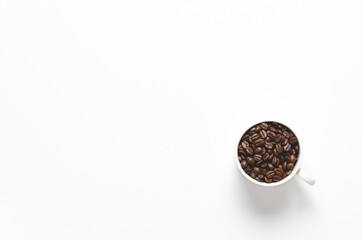 Obraz na płótnie Canvas A cup of coffee beans on white background with copy space. 