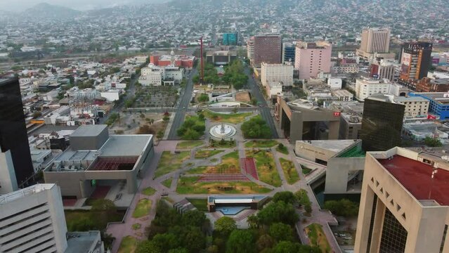 Macro plaza