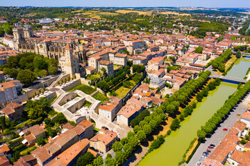 Picturesque summer landscape of French city of Auch on bank of River Gers overlooking Roman Catholic Cathedral and Armagnac Tower.. - obrazy, fototapety, plakaty