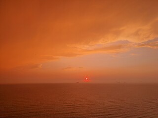 Fototapeta premium sunset over the sea