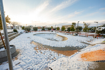 Fototapeta na wymiar Snow over the skate park