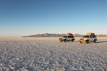 4x4 in Uyuni salt flat, Bolivia © Sole