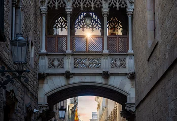 Cercles muraux Pont des Soupirs Spain, Cathedral of Barcelona in Las Ramblas and Bridge of Sighs, Pont del Bisbe.