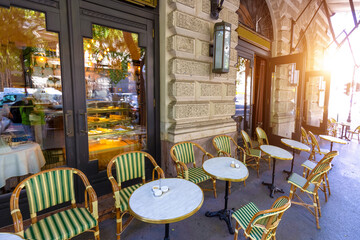 Fototapeta na wymiar Hungary, restaurants and street cafes in Budapest historic city centre.