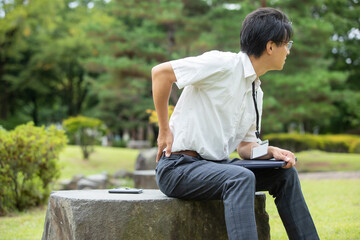 Obraz premium 腰痛の男性 lower back pain
