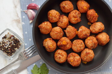 meatballs in a frying pan