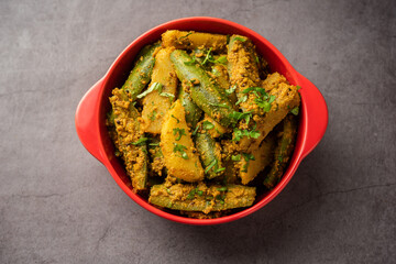 Aloo Potol or Dalna Recipe is a traditional sabzi from bengal made with potato & pointed gourd
