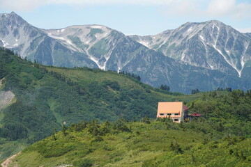 ポツンと山小屋