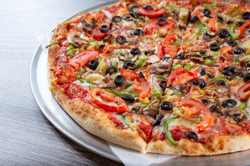 A view of a vegetarian pizza.