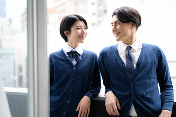 青春の1ページ　学生のカップルのイメージ