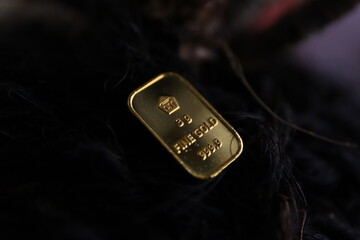 Fine gold bar (goldbar) weighing 3 grams