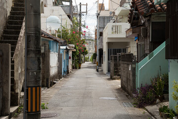 Fototapeta na wymiar 南国沖縄の路地裏