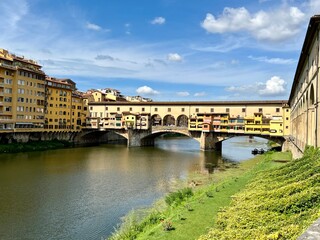 Ponte Vecchio, Brücke über den Arno im Zentrum von Florenz, Italien