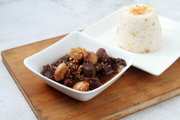 Freshly cooked Filipino food called Beef Salpicao