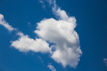 Obraz premium White clouds on blue background