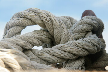 knots in shiprope