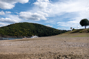 Wassernotstand in der Woffelsbacher Bucht (Eifel)