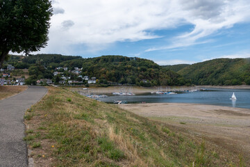 Wassernotstand in der Woffelsbacher Bucht (Eifel)