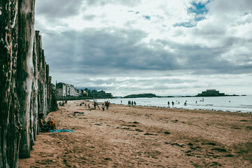 Fototapeta na wymiar Saint Malo fin Aout entre soleil et pluie 